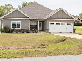 8 Maxwell Dr, Fort Mitchell, AL 36856
