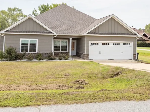 8 Maxwell Dr, Fort Mitchell, AL 36856