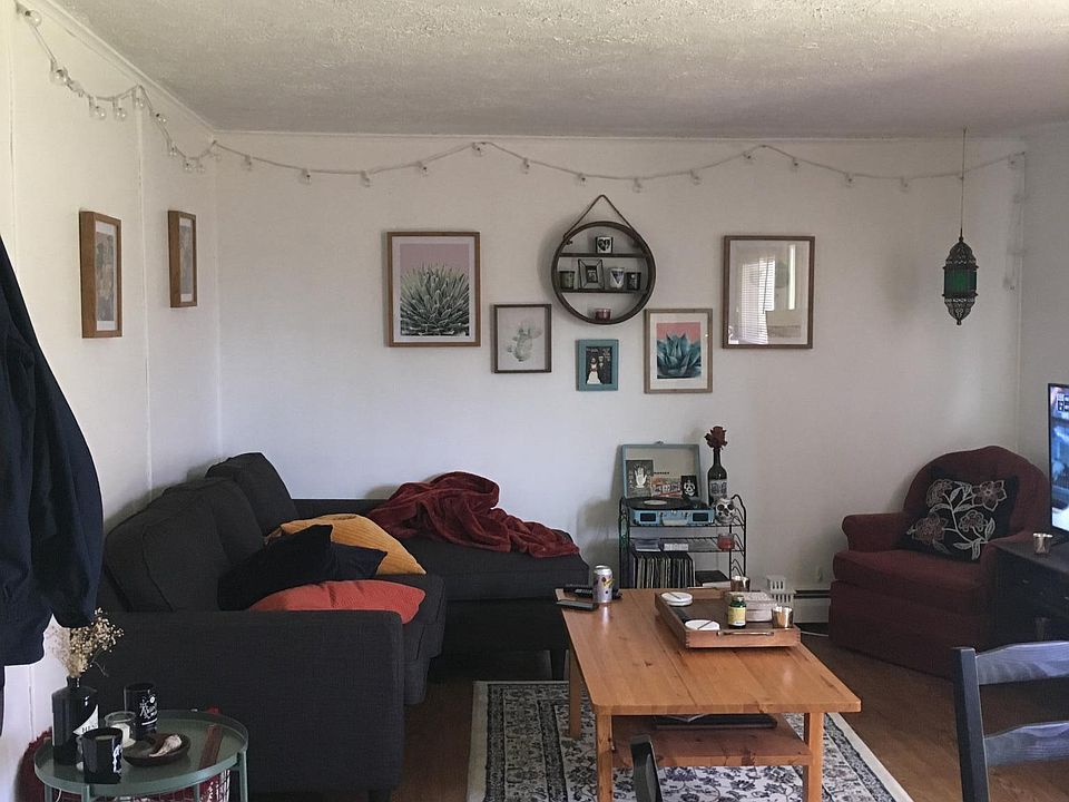 2nd image of 933 6th St