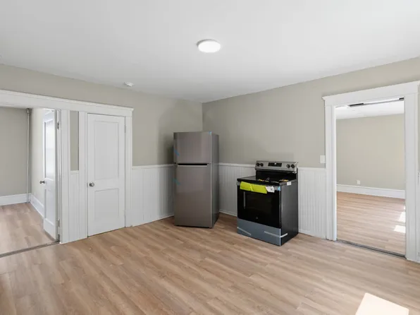 387 Grove St, 387 Grove St #3R, Woonsocket, RI 02895