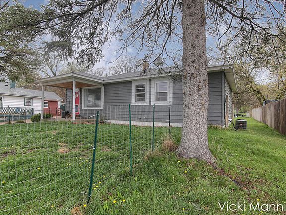 3rd image of 4975 W River Dr NE