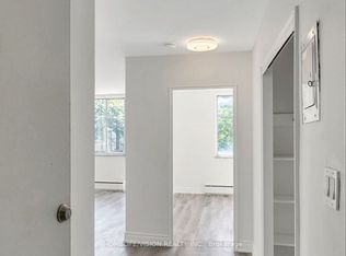 18 Kenrae Rd #12, Toronto, ON M4G1Y1