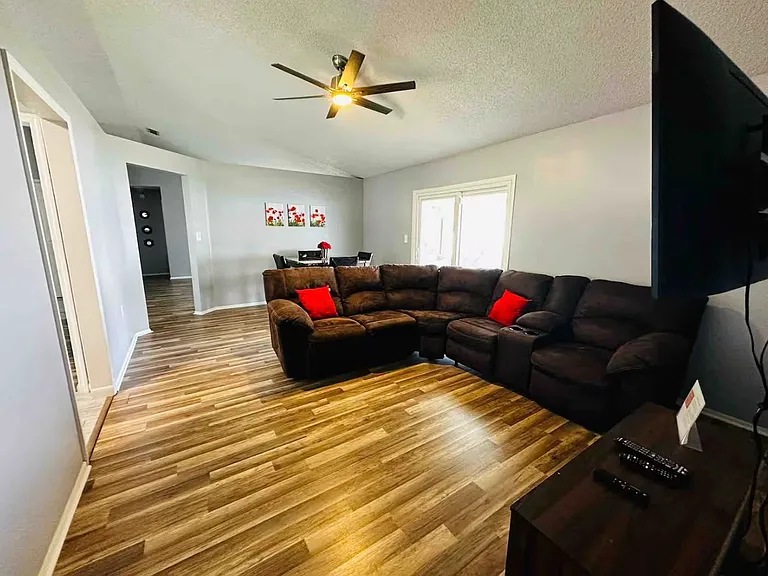 805 Mendoza Dr — Photo 8