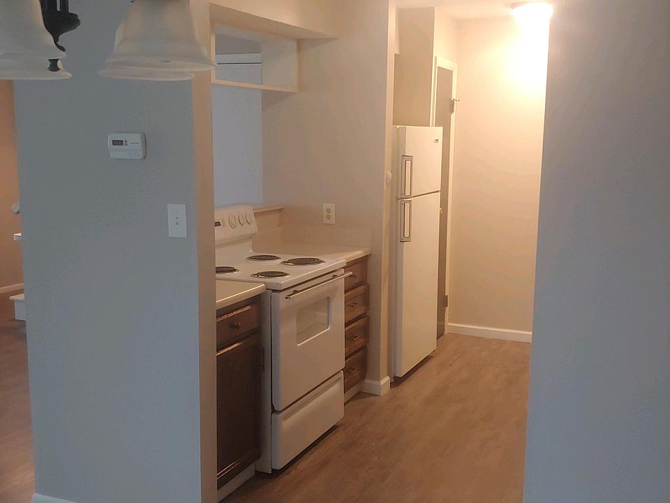 1st image of 580 Canterbury Ln APT C