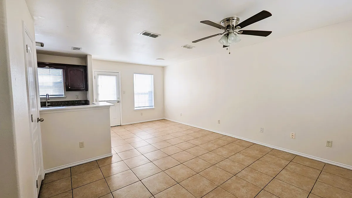 Building Photo - 813 W Arroyo Park Ln #B