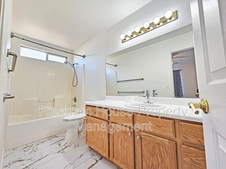 600 San Lorenzo St #D — Photo 15