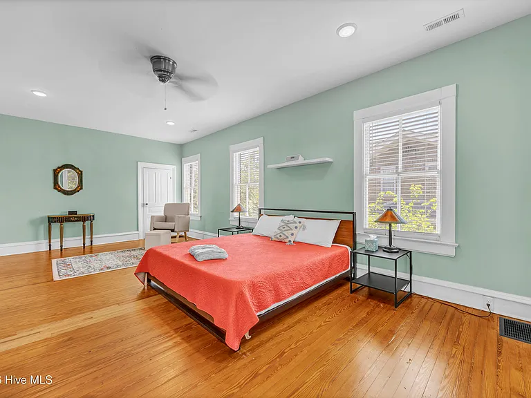 1517 Market St — Photo 19