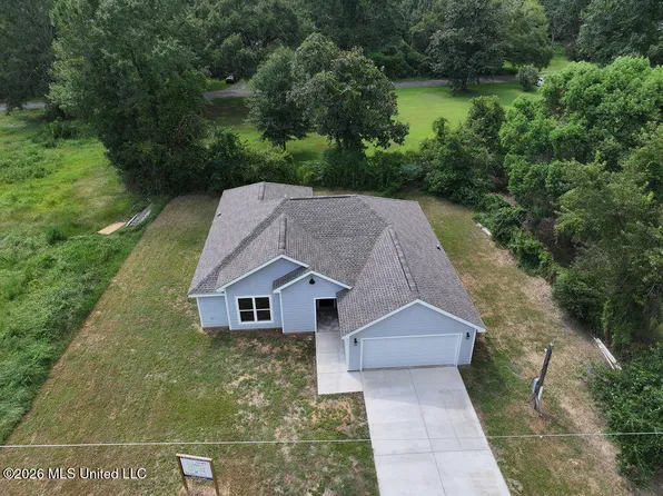 5017 Couch St, Moss Point, MS 39563