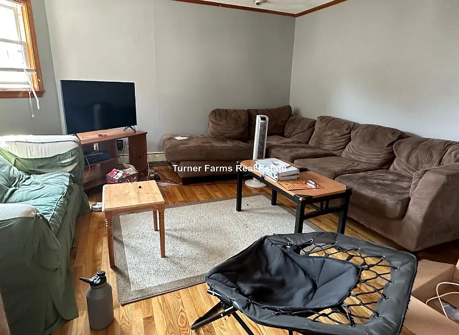 6 bed, 9999 sqft, $7,800 — Photo 2