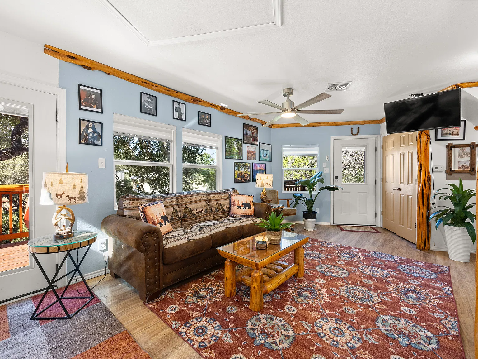 3 bed, 860 sqft, $2,600 — Photo 4