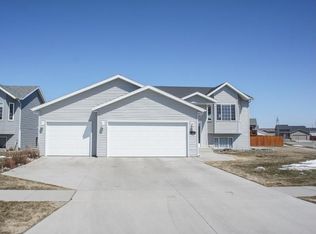 1240 Diversion Dr, West Fargo, ND 58078