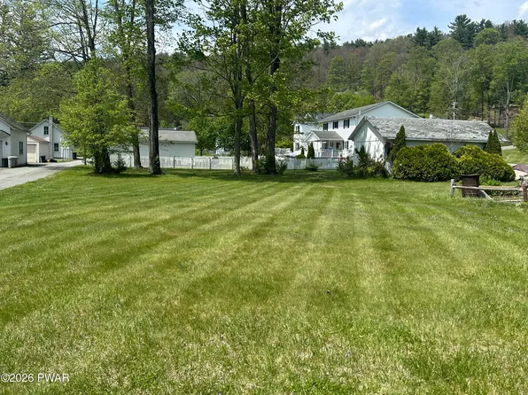 Peach Aly W, Milford, PA 18337