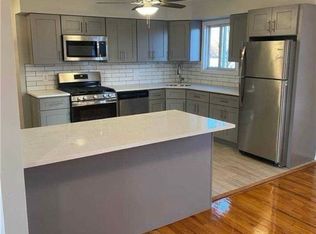 14 5th Ave, East Rockaway, NY 11518