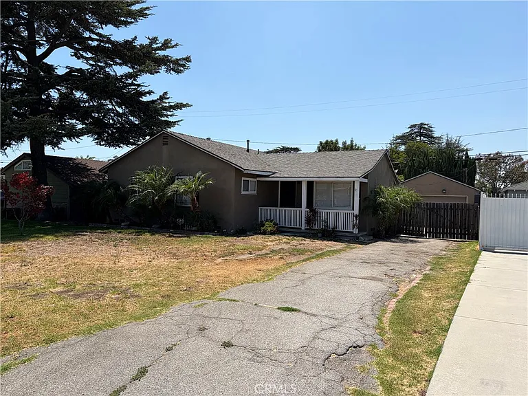 749 N Viceroy Ave — Photo 2