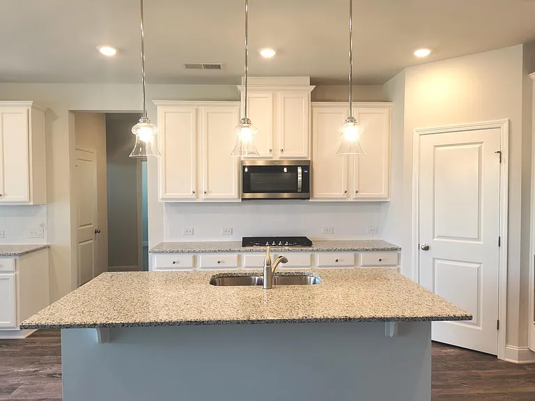 1823 Landon Ln — Photo 7