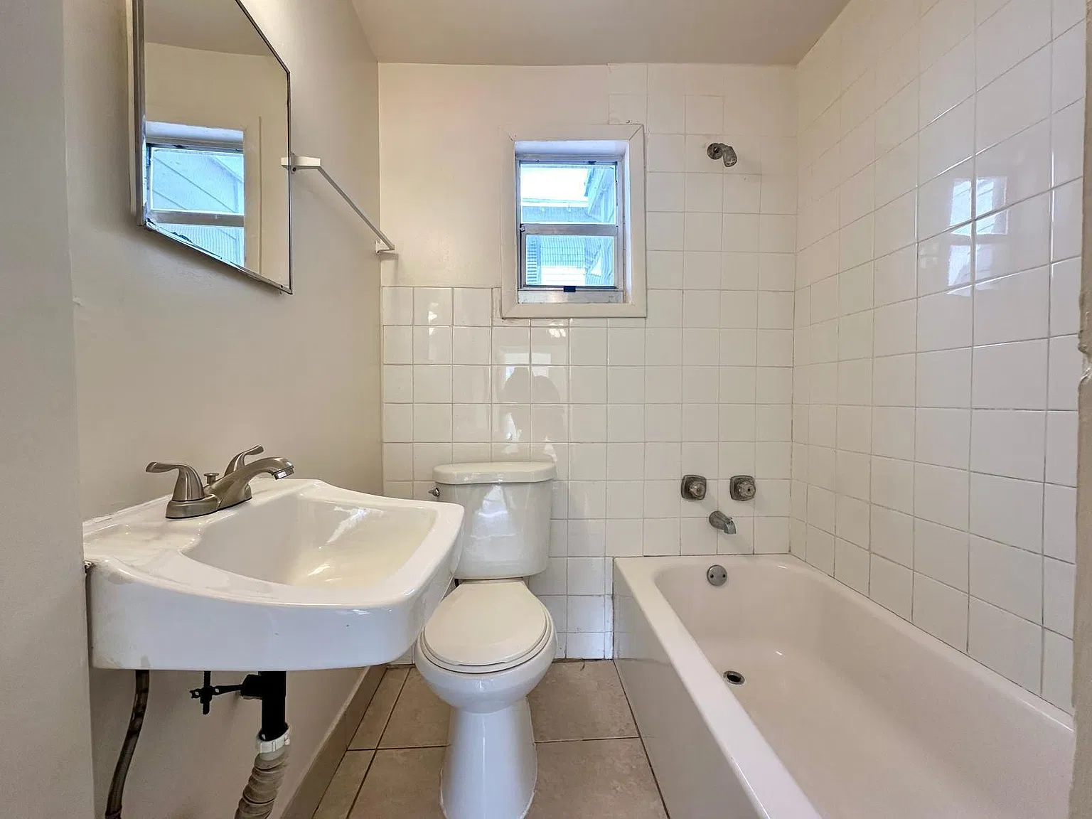 2 bed, 1.0 bath, 609 sqft, $1,600 — Photo 2