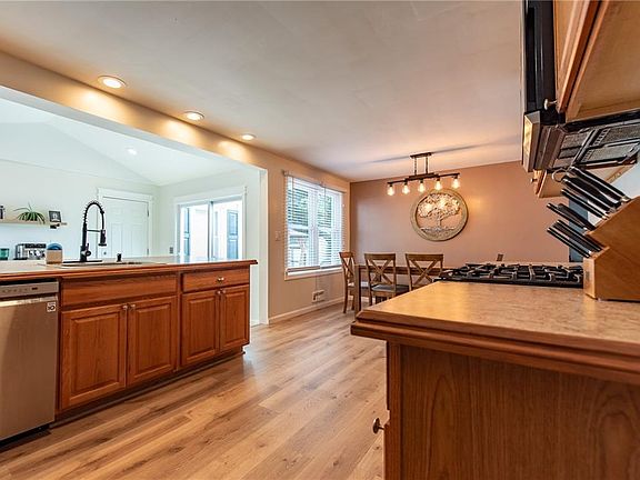 4th image of 67 Cherry Hill Dr