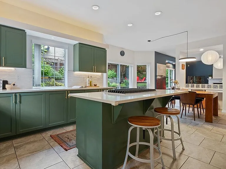 116 Parkside Dr — Photo 2