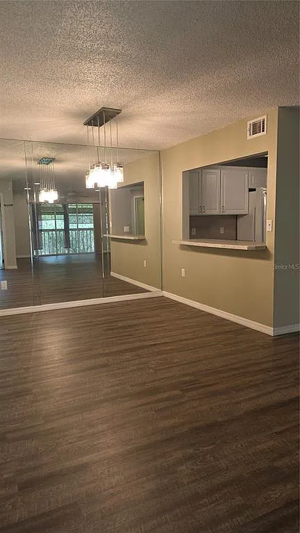 3 bed, 2.0 bath, 1388 sqft, $1,900 — Photo 2