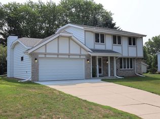 8020 S 77th St, Franklin, WI 53132