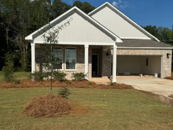 1061 Birch Ln, Prattville, AL 36066