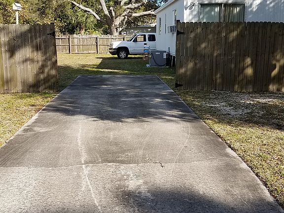 4th image of 350 Laroche Ct