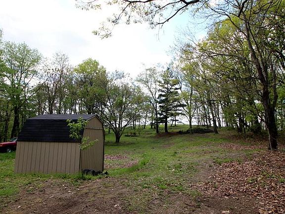 3rd image of 415 Harris Ln