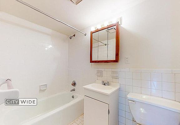 4th image of 307 E 9th St APT 1DR