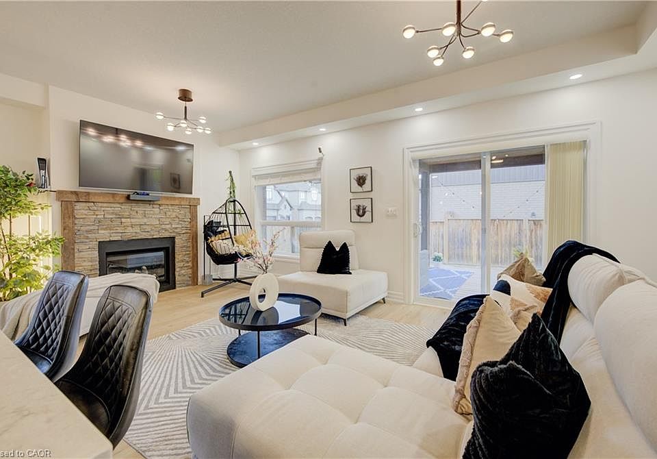 1st image of 275 Falconridge Dr