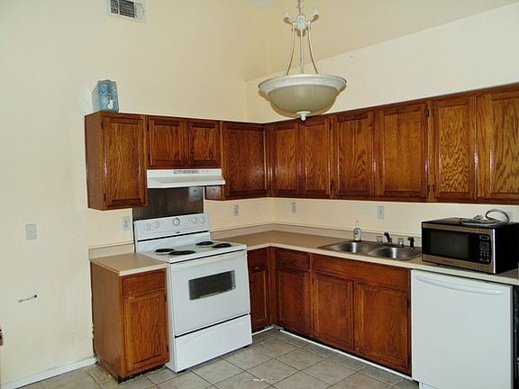 3rd image of 2022 Breckenridge Dr