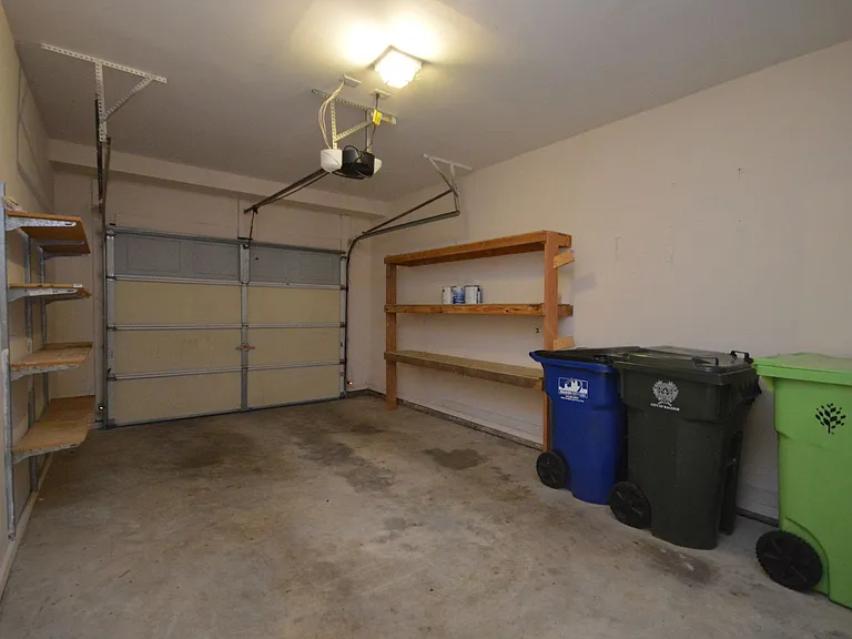 3319 Philmont Dr — Photo 27