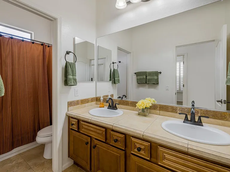 4176 E Clubview Dr — Photo 16
