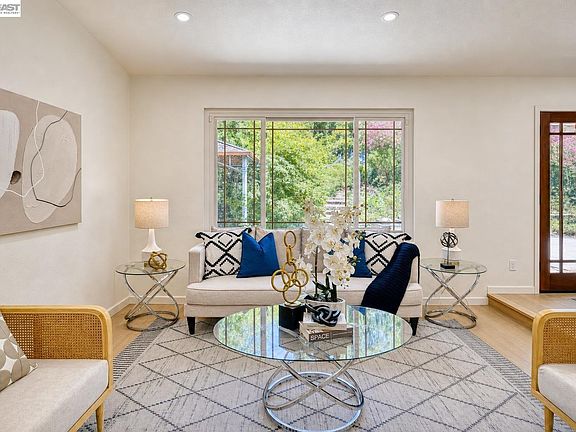 4th image of 105 Bexley Pl