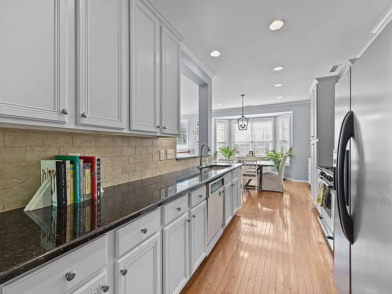 6825 Middleboro Dr — Photo 20