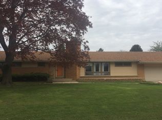 2556 W Dunwood Rd, Glendale, WI 53209