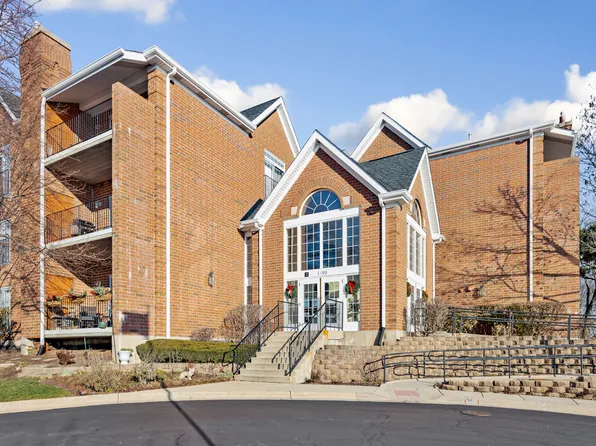 43 Hunt Club Dr #43, Saint Charles, IL 60174