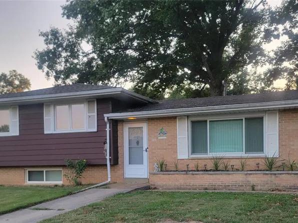 4806 Pierce Ln, Godfrey, IL 62035