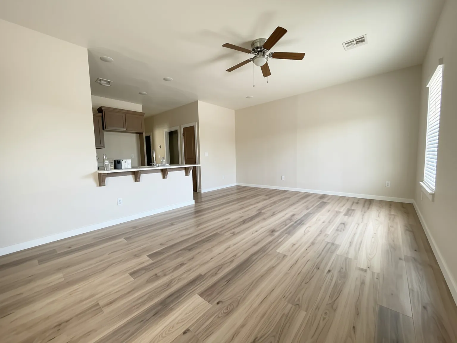 3 bed, 1110 sqft, $1,380 — Photo 3