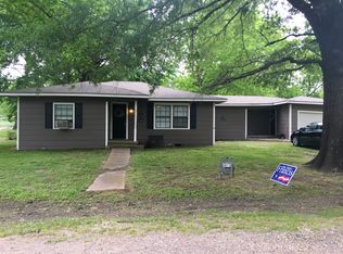 151 N Jeffus St, Deport, TX 75435