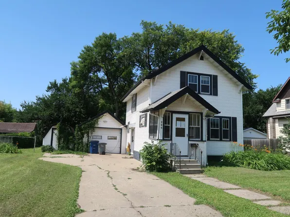 209 11th St N, Moorhead, MN 56560
