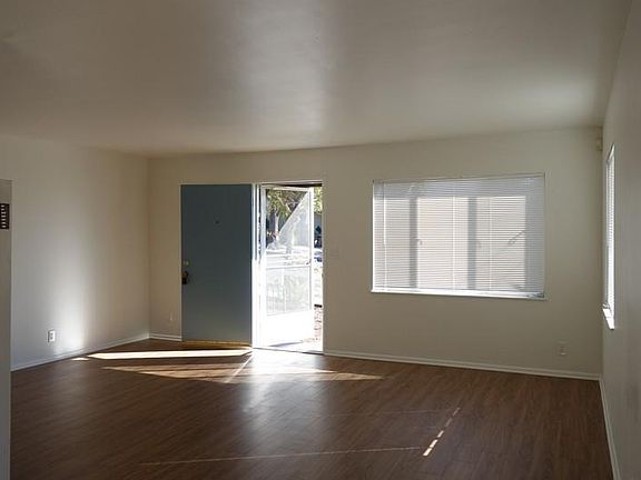 3rd image of 1019 E De La Guerra St APT A