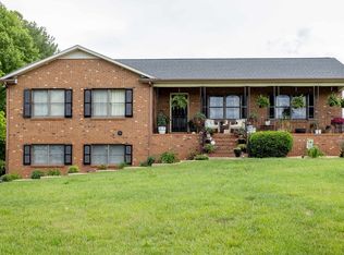 11 Meadowbrook Dr, Stuarts Draft, VA 24477
