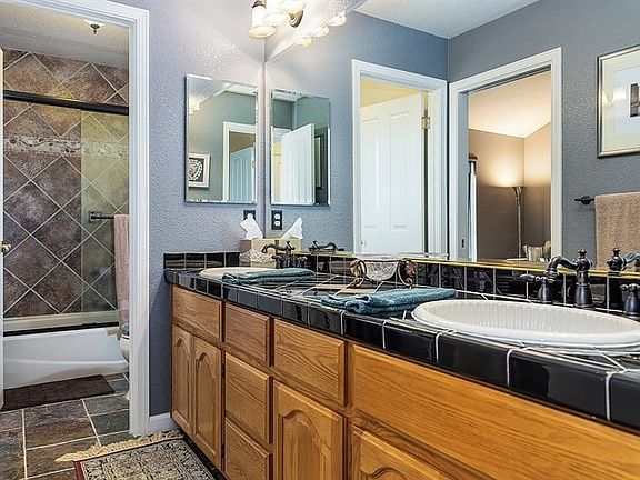 2nd image of 28570 Fox Hollow Dr