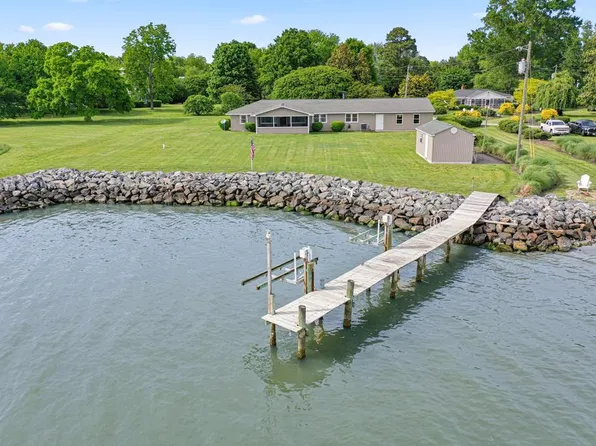 4194 Hales Point Rd, Farnham, VA 22460