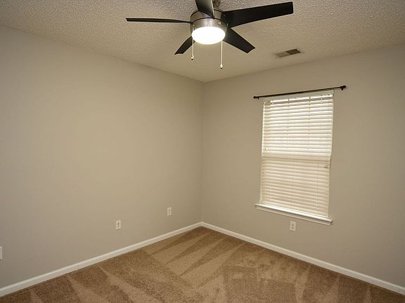 3rd image of 825 Canyon Oak Loop