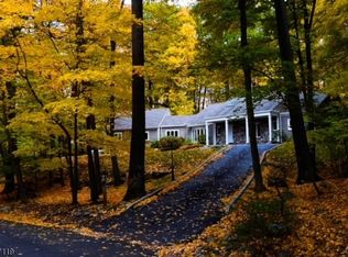 40 Cherry Tree Ter, Kinnelon, NJ 07405