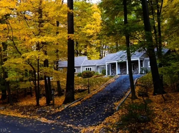 40 Cherry Tree Ter, Kinnelon Boro, NJ 07405