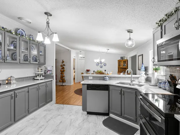 26 Hickory Rd, West Liberty, KY 41472