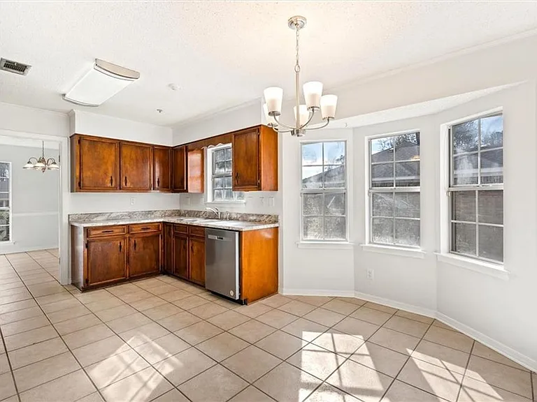 1240 Lynchburg Ct — Photo 5