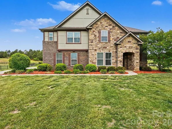 502 Alucio Ct, Matthews, NC 28104